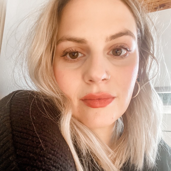 Meet your Posher, Kendra - Picture 1 of 1